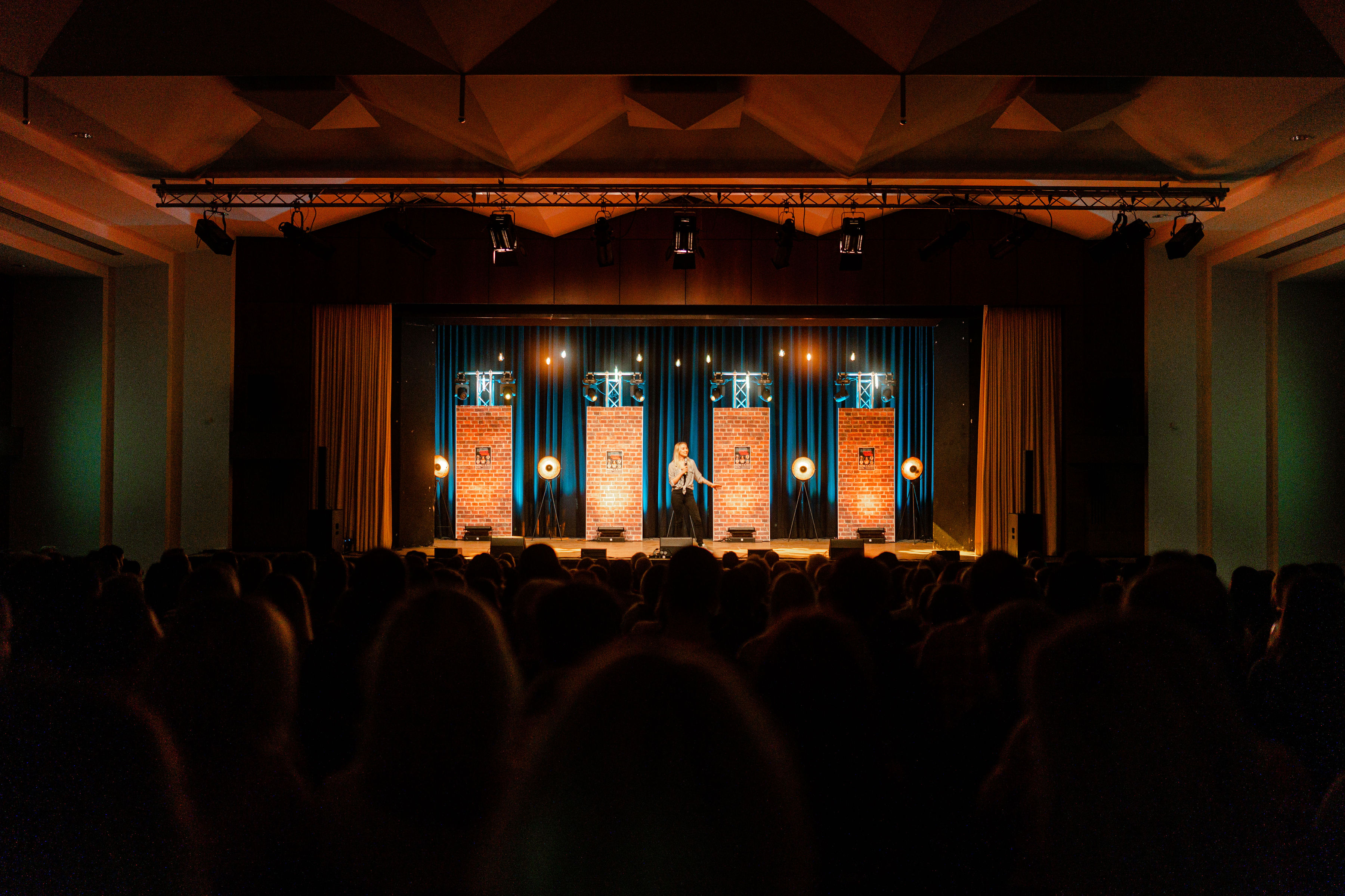 Comedy Night Plettenberg – Bühne mit Publikum